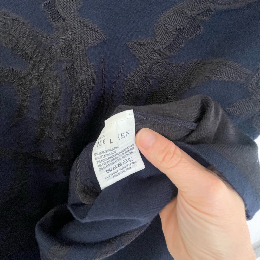 Alexander McQueen Blue and Black Sleeveless Knit Sheath Dress - Picture 3 of 4